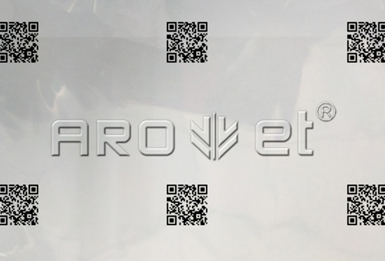 网信快3A-one四喷头喷码机在PE膜上喷二维码